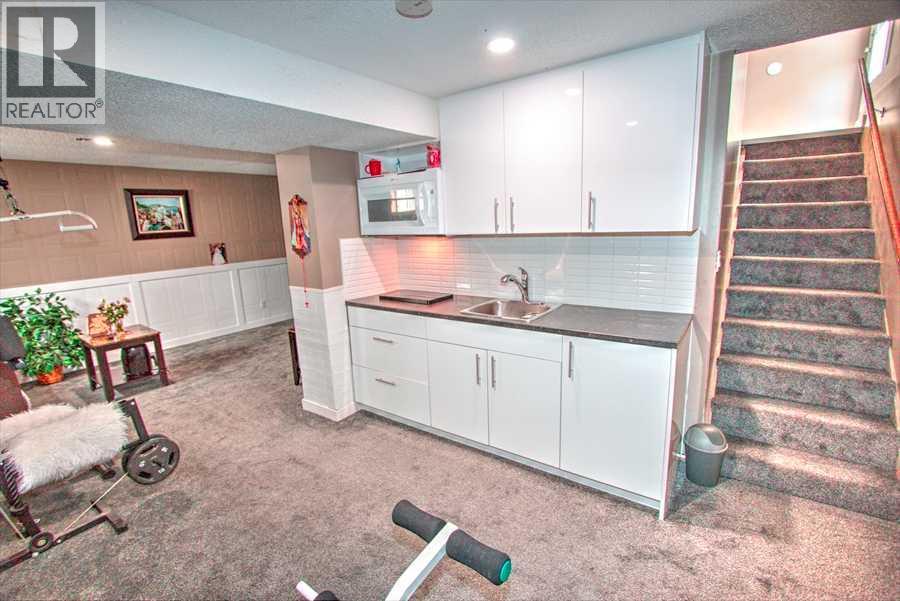 707 Malvern Drive NE - 16