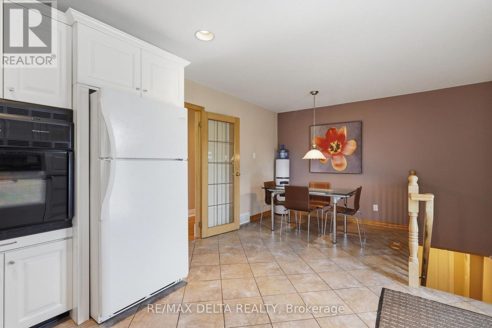 2187 HUDON STREET - 10