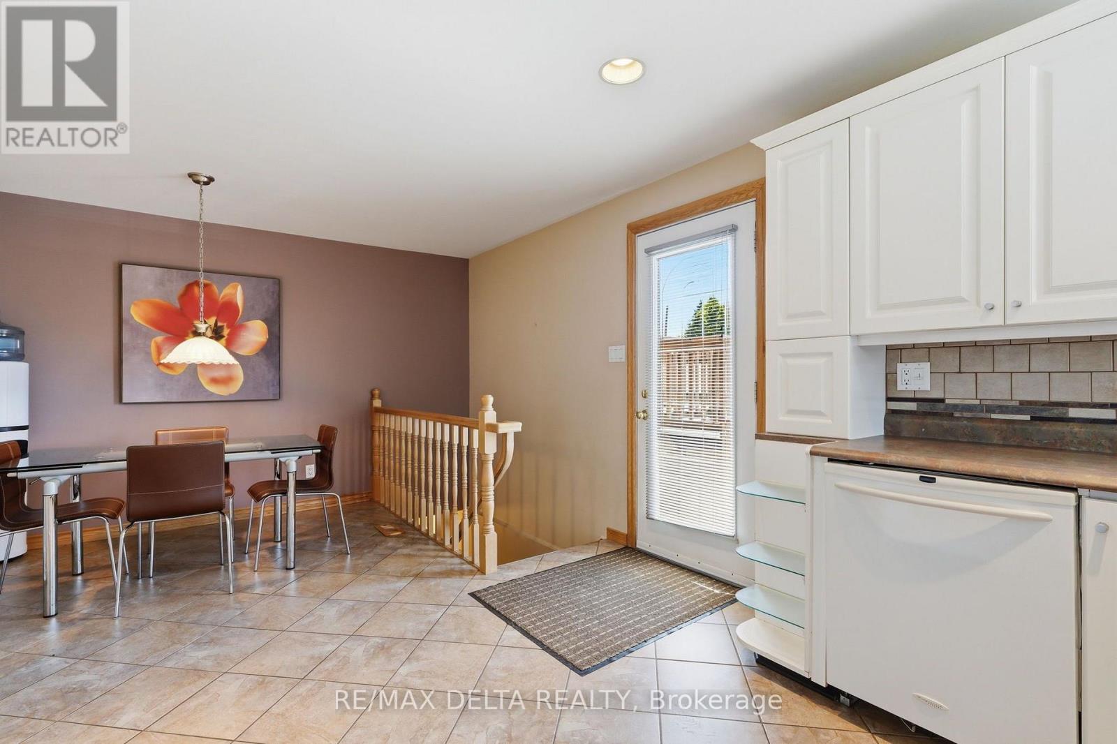 2187 HUDON STREET - 11