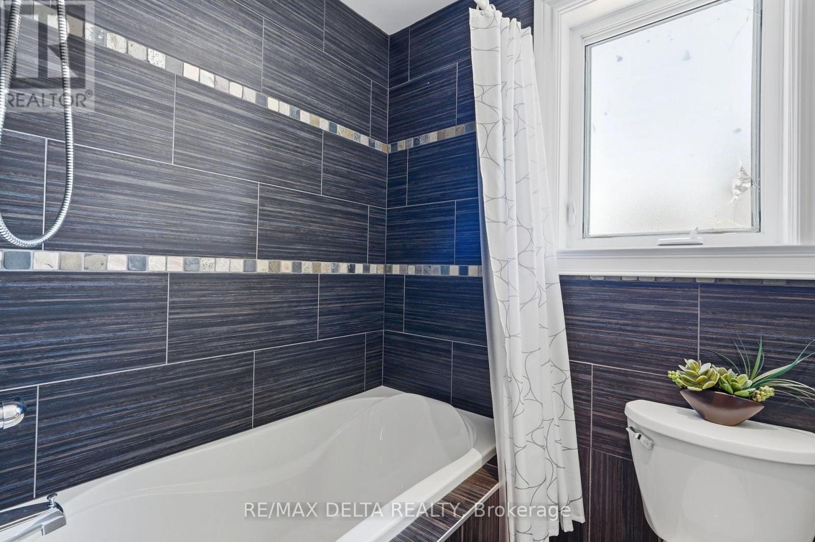2187 HUDON STREET - 18