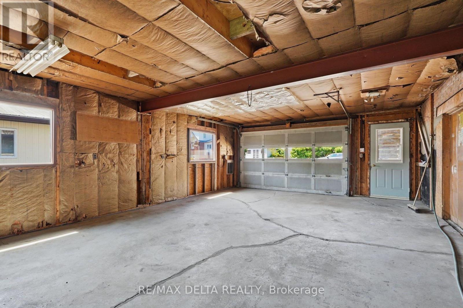 2187 HUDON STREET - 19