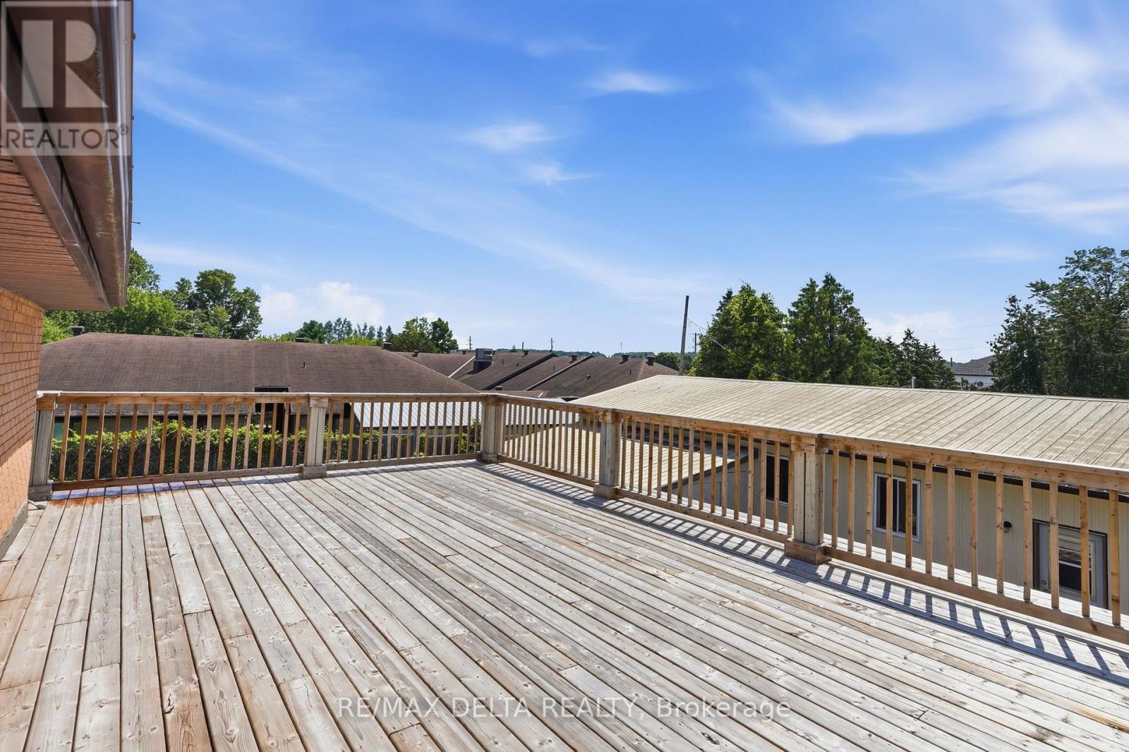 2187 HUDON STREET - 23