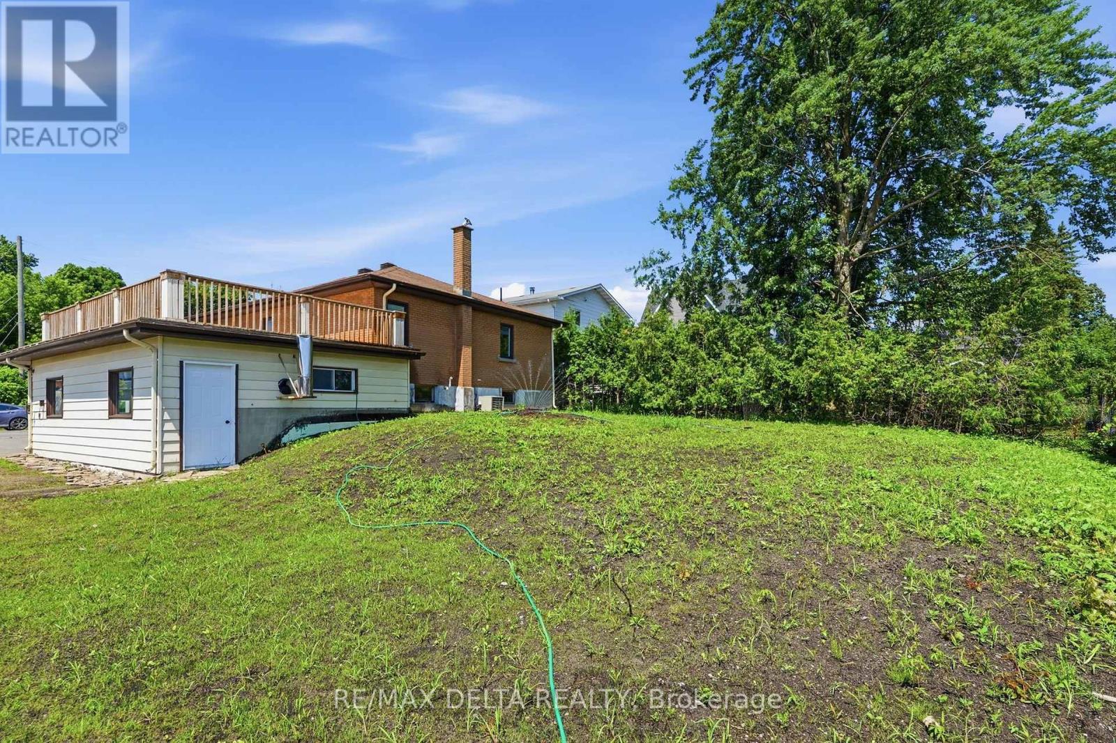 2187 HUDON STREET - 26