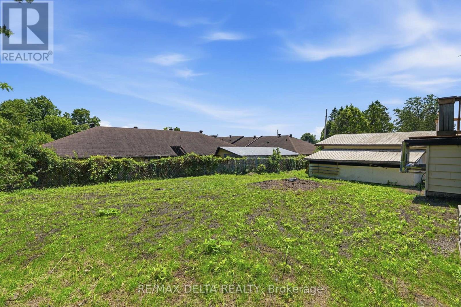 2187 HUDON STREET - 28