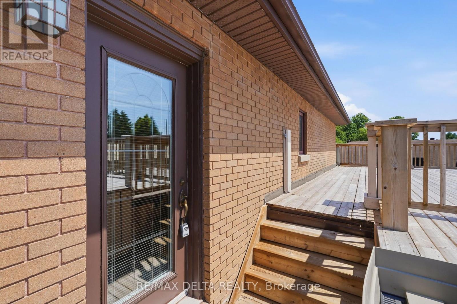 2187 HUDON STREET - 3
