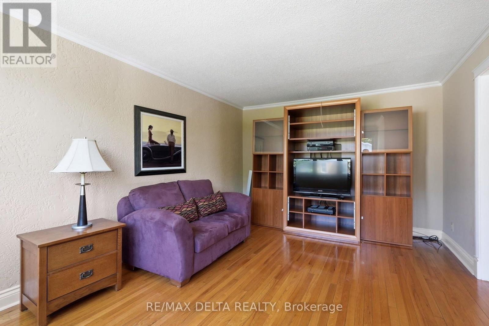 2187 HUDON STREET - 6