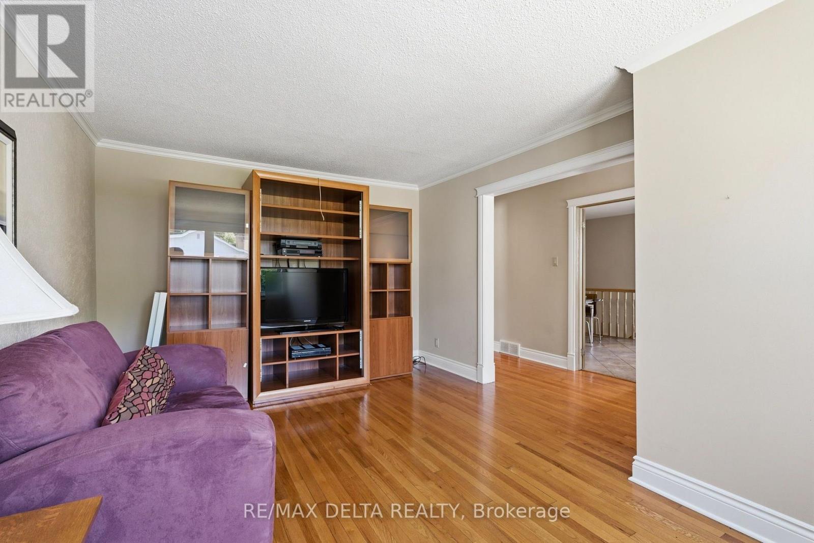 2187 HUDON STREET - 7