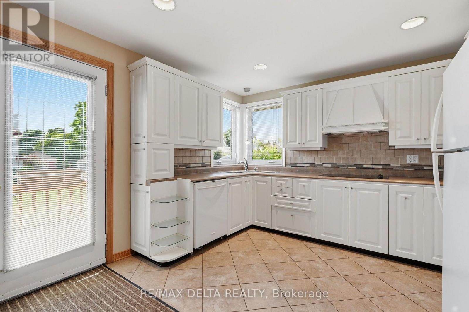 2187 HUDON STREET - 8