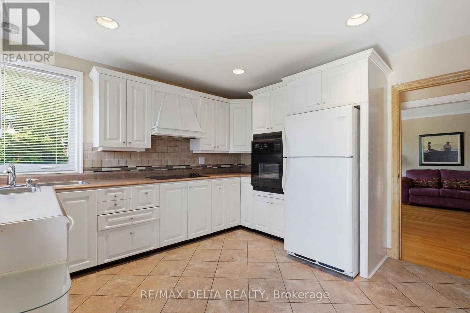 2187 HUDON STREET - 9