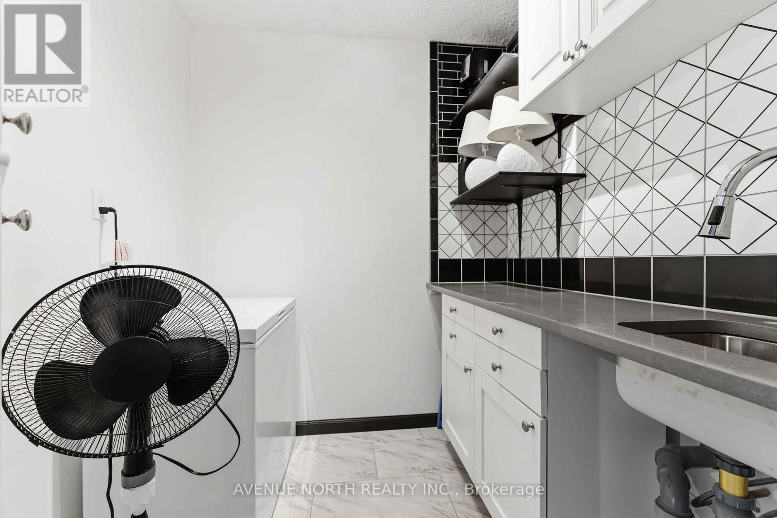 #908 500 LAURIER AVENUE W - 22