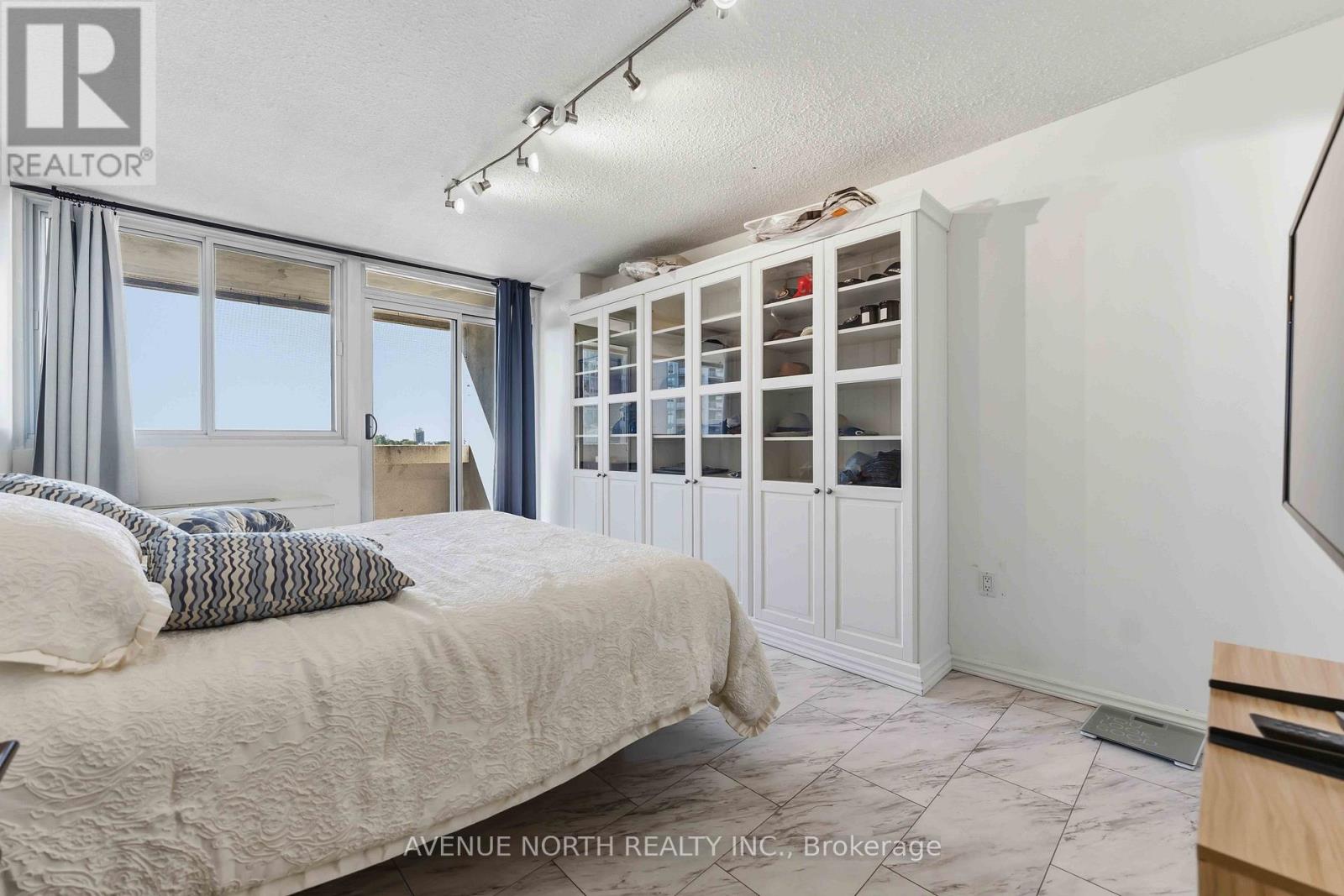 #908 500 LAURIER AVENUE W - 23