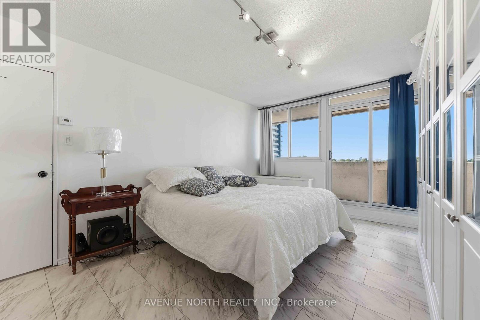 #908 500 LAURIER AVENUE W - 24