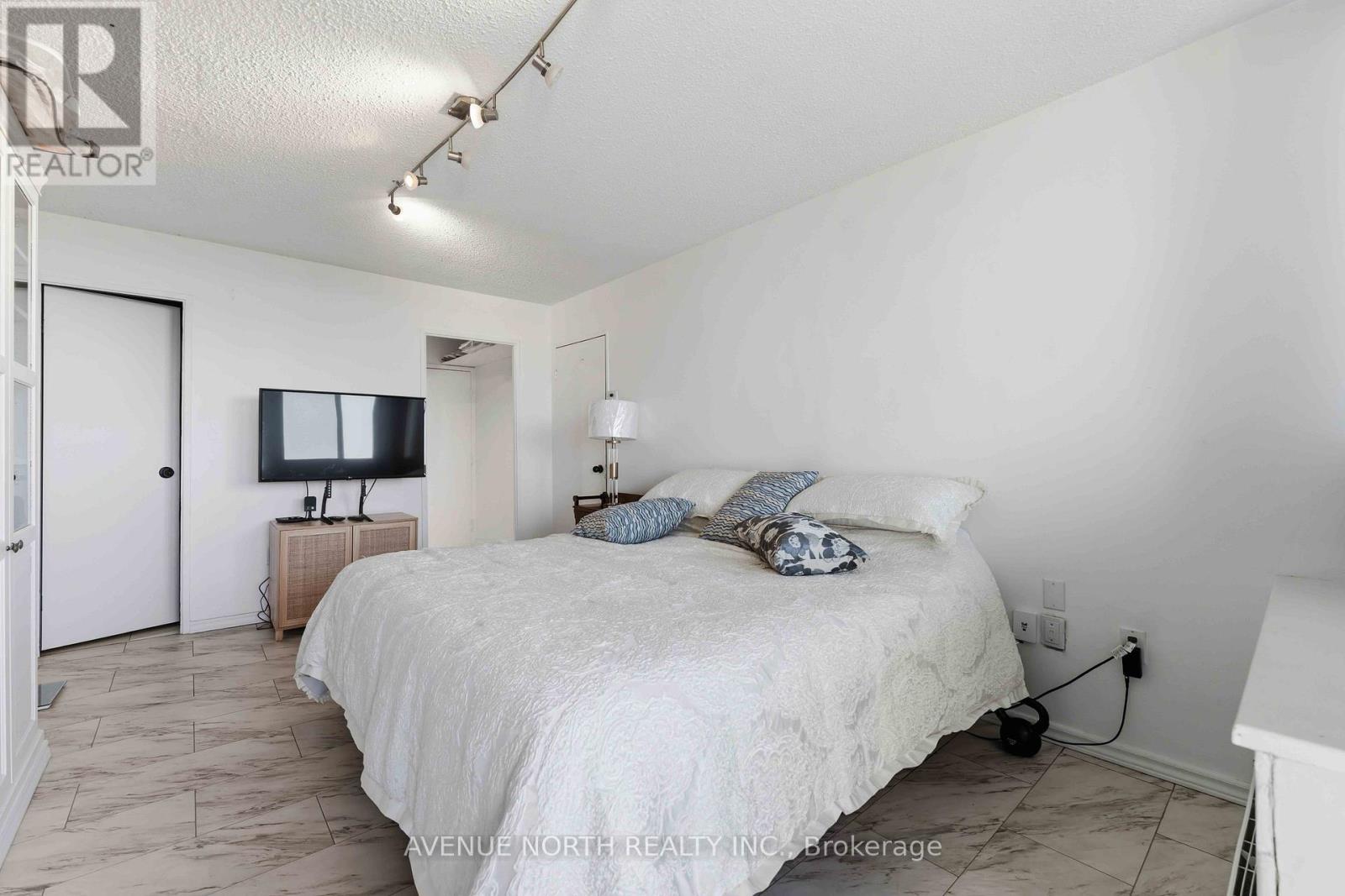 #908 500 LAURIER AVENUE W - 25