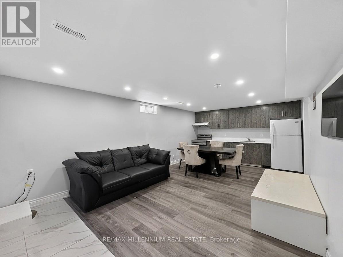 19 CARDWELL STREET - 25