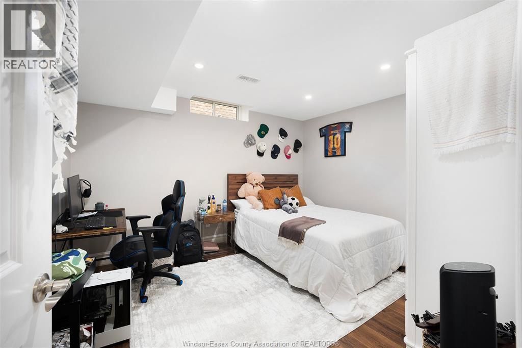 3756 ST. FRANCIS CRESCENT - 36