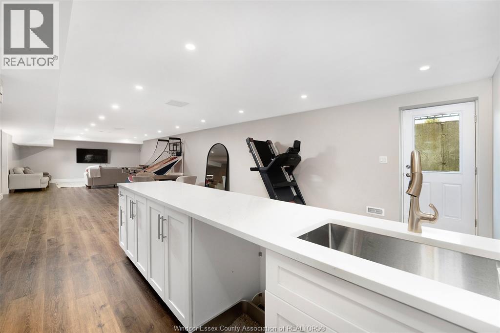 3756 ST. FRANCIS CRESCENT - 40