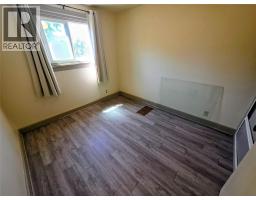 Full bathroom - 1188 Columbia Avenue, Trail, BC V1R4L2 Photo 9