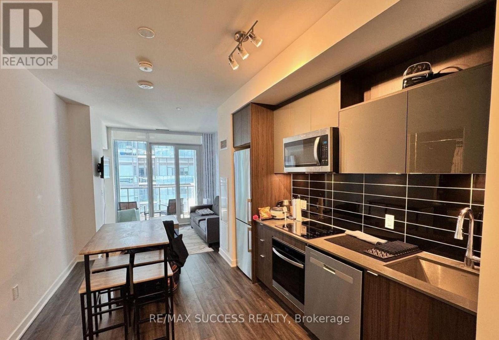 #1925A 70 PRINCESS STREET - 10