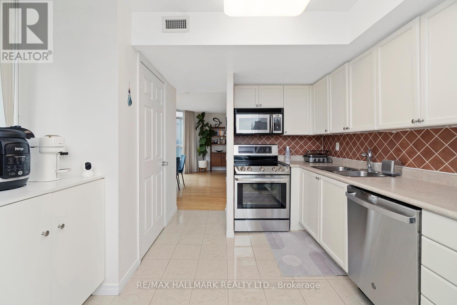 #1902 28 HARRISON GARDEN BOULEVARD - 18