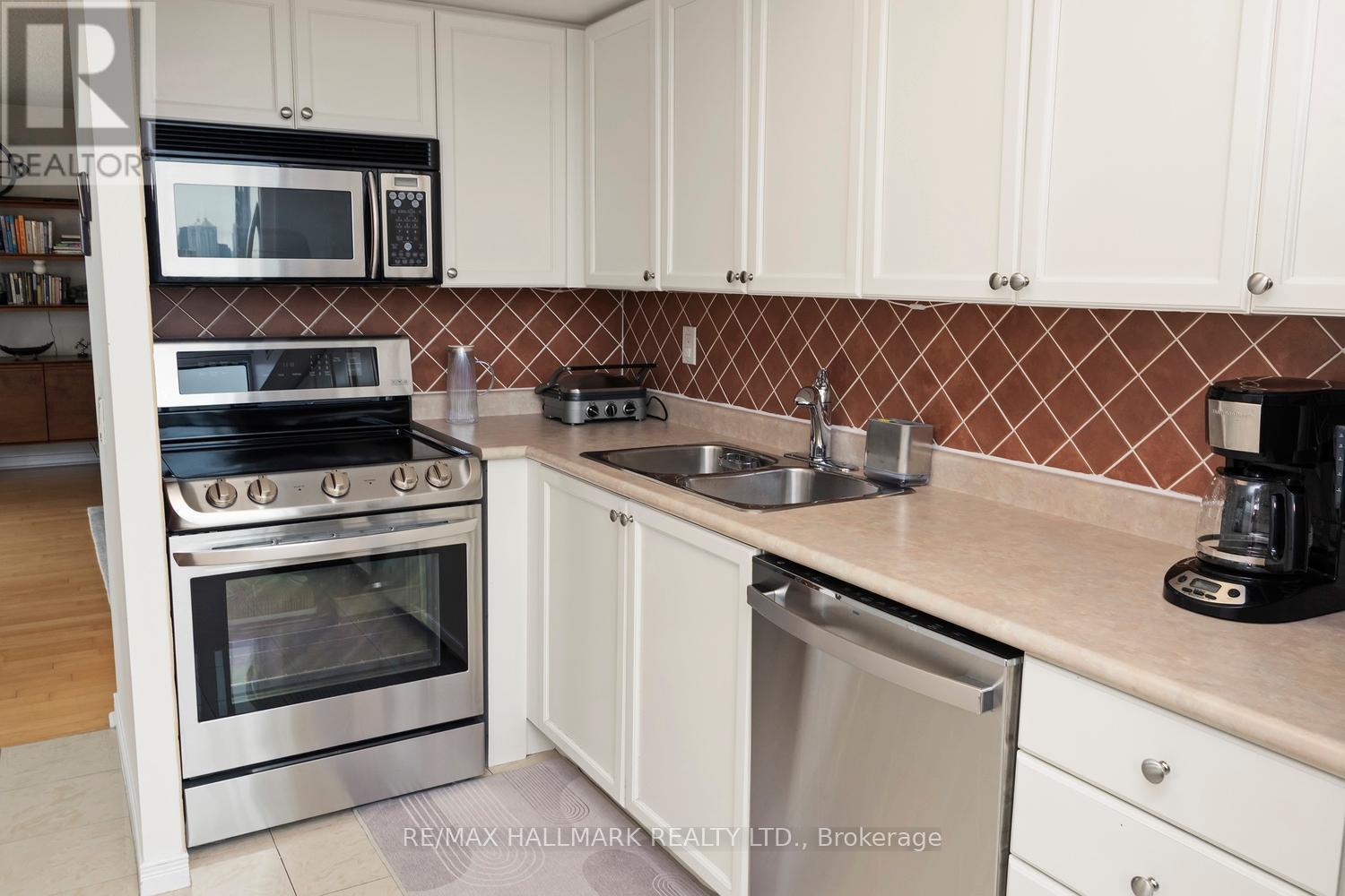 #1902 28 HARRISON GARDEN BOULEVARD - 19