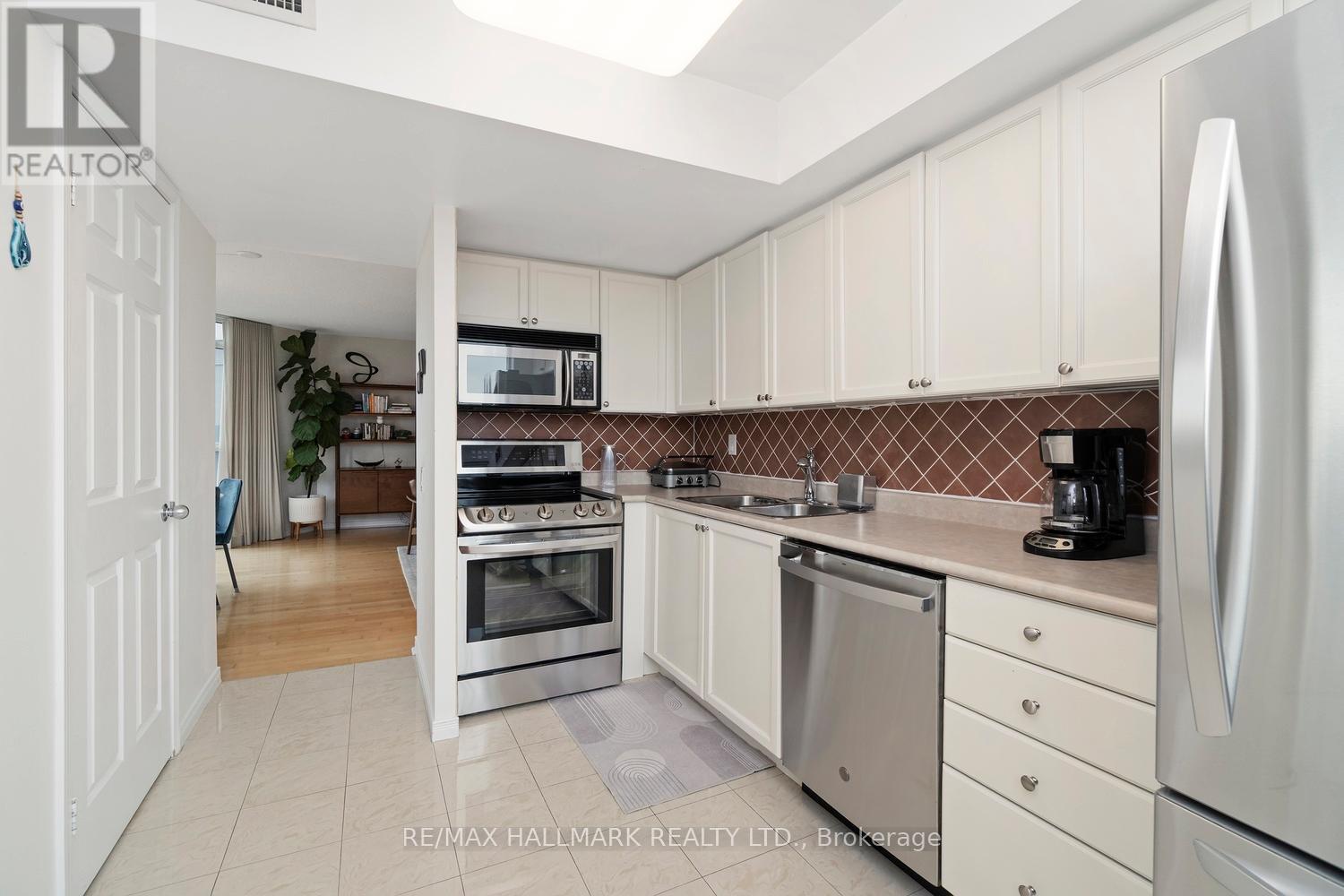 #1902 28 HARRISON GARDEN BOULEVARD - 7