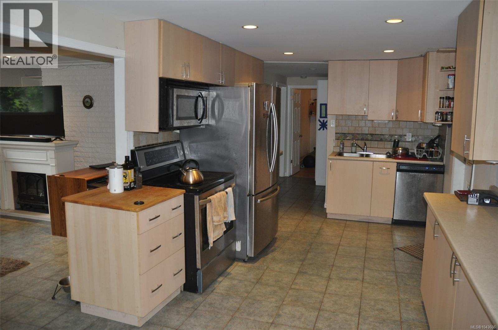 4719 West Saanich Rd - 6