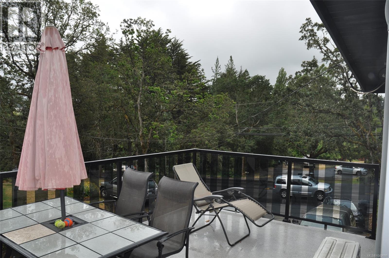 4719 West Saanich Rd - 15