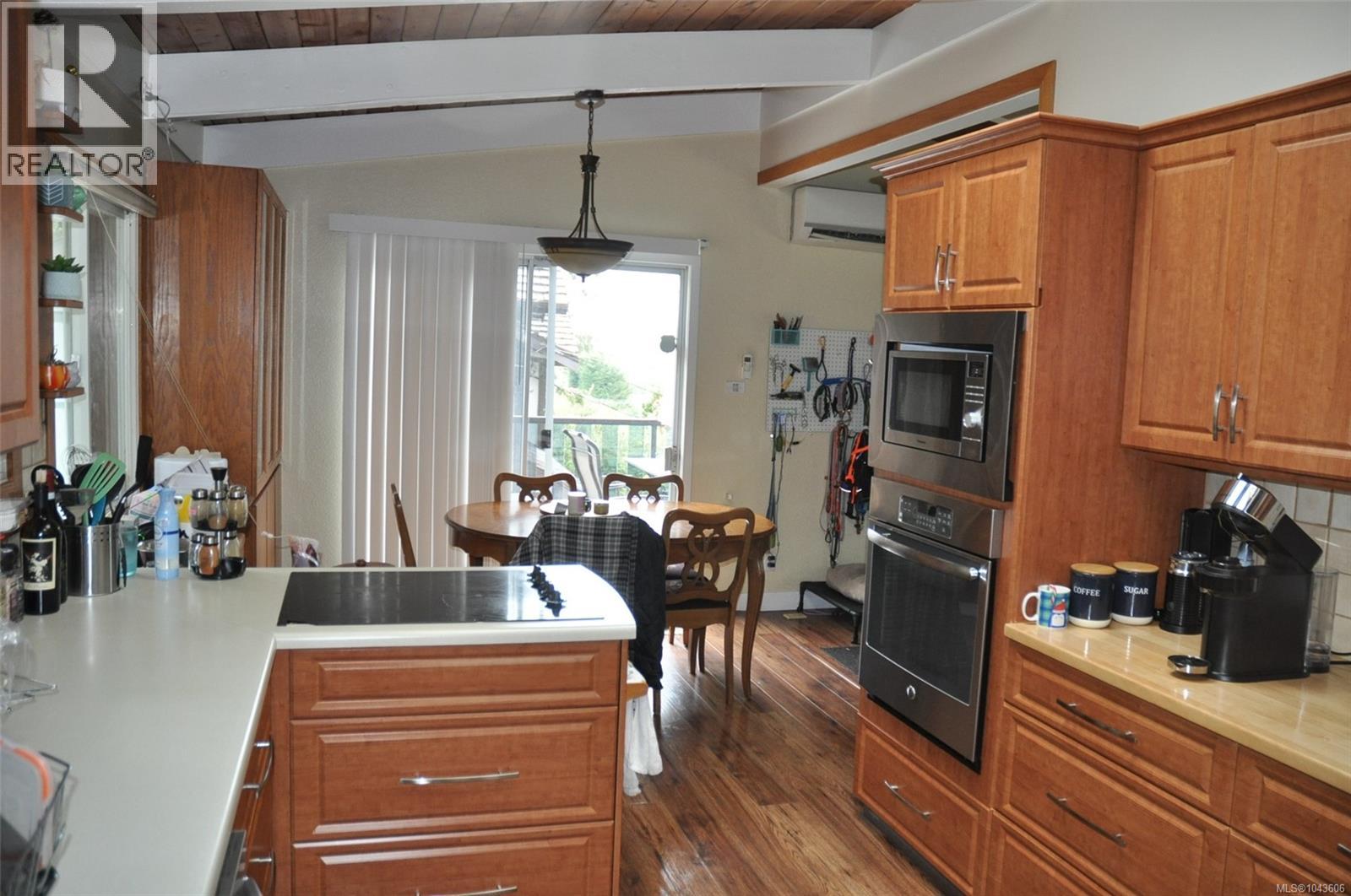 4719 West Saanich Rd - 19