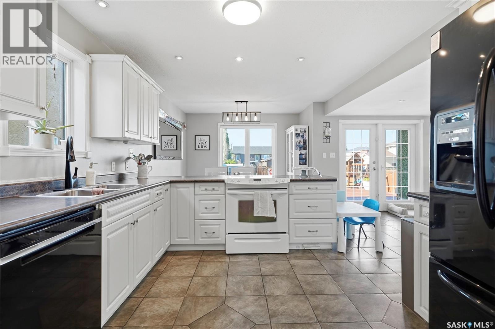 813 Sandy RISE - 18