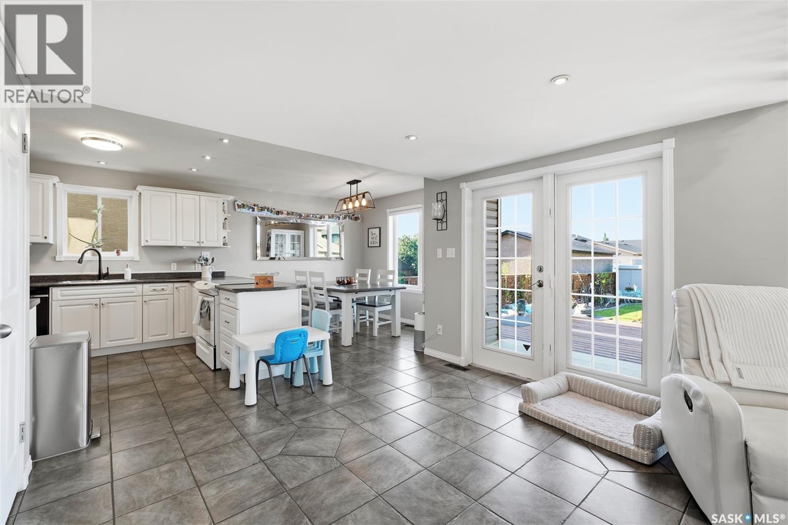 813 Sandy RISE - 10