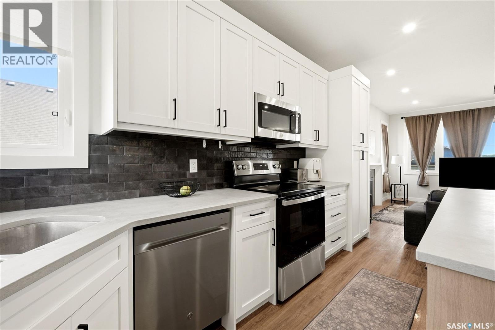 25 Aaron DRIVE - Image 12