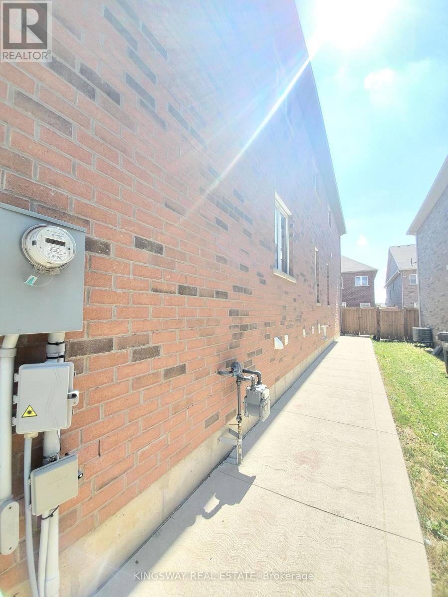 593 REMEMBRANCE ROAD - 34