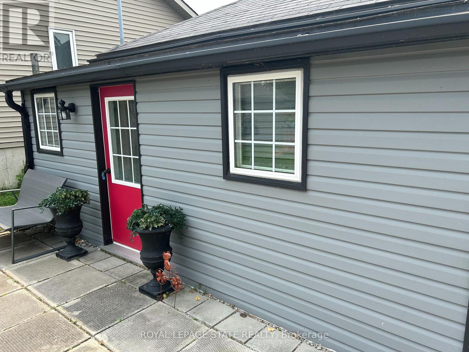 6 LAKESIDE DRIVE - 25