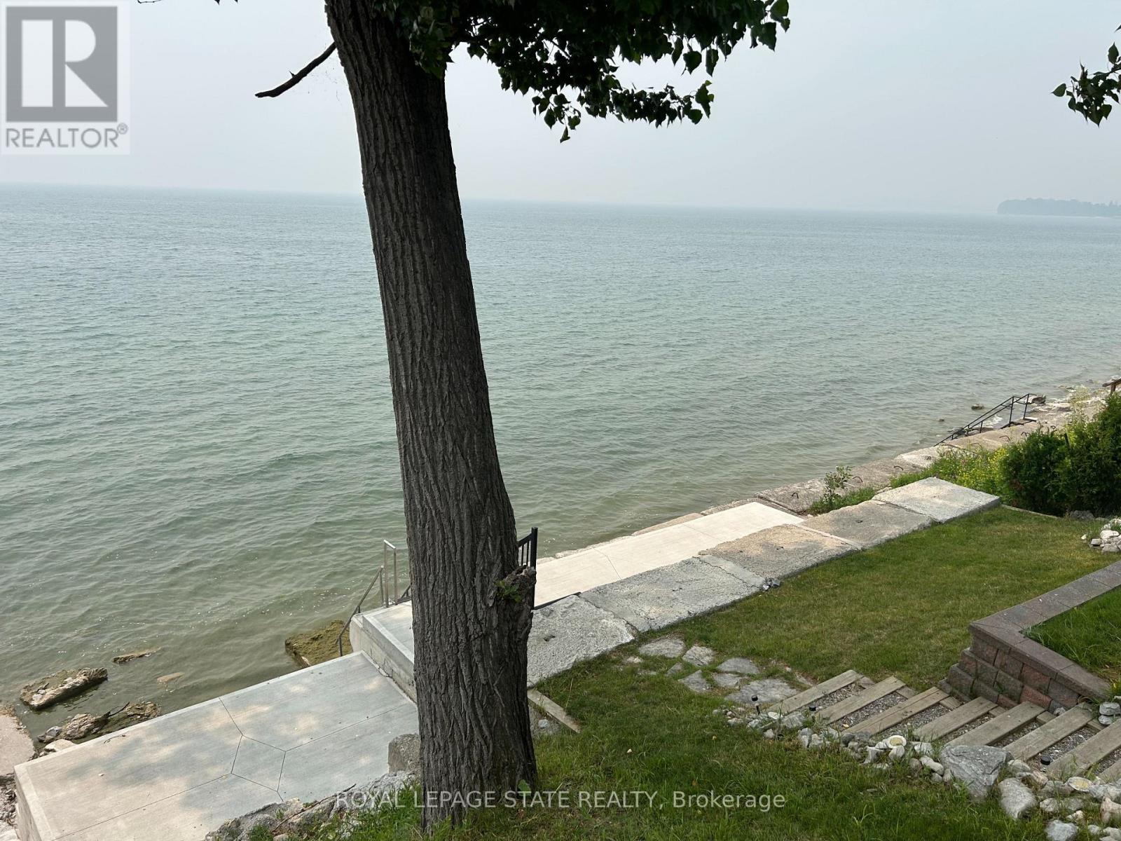 6 LAKESIDE DRIVE - 32