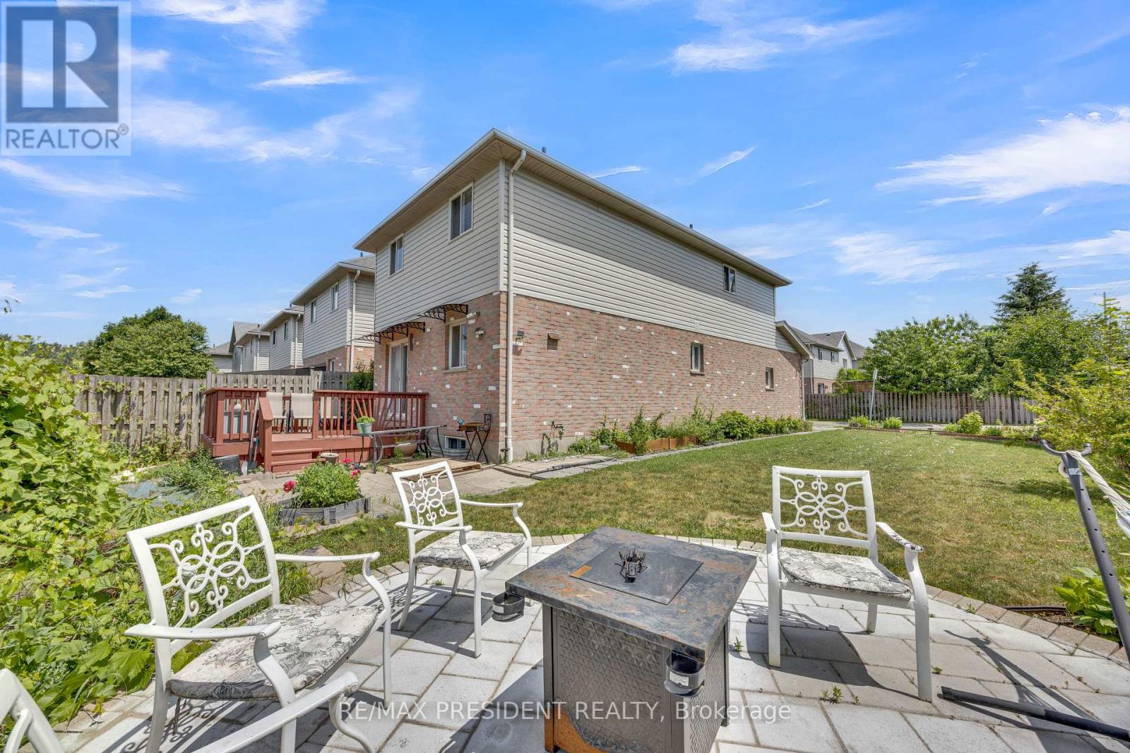 #18 10 CHALKSTONE DRIVE - 33