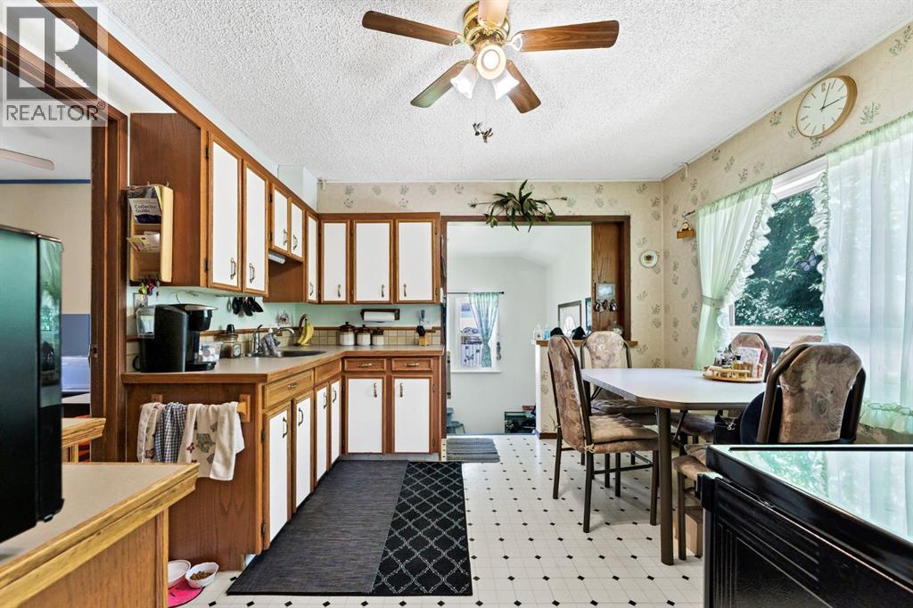 162 2 Street NE - 10