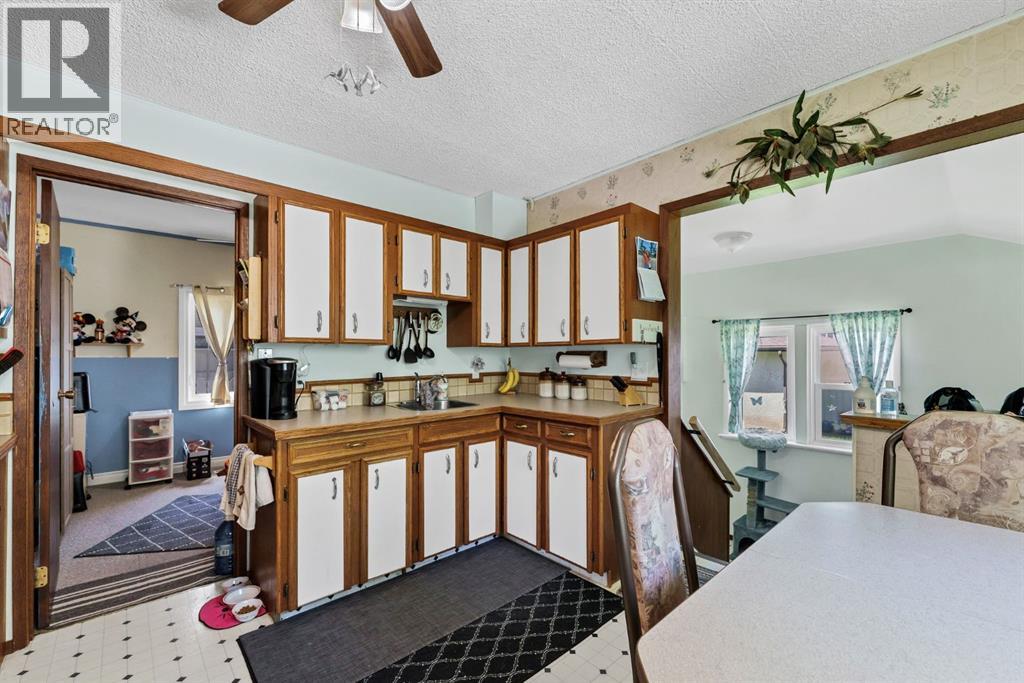 162 2 Street NE - 11