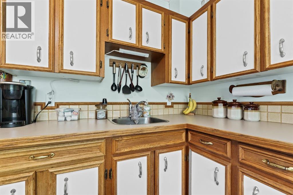 162 2 Street NE - 15