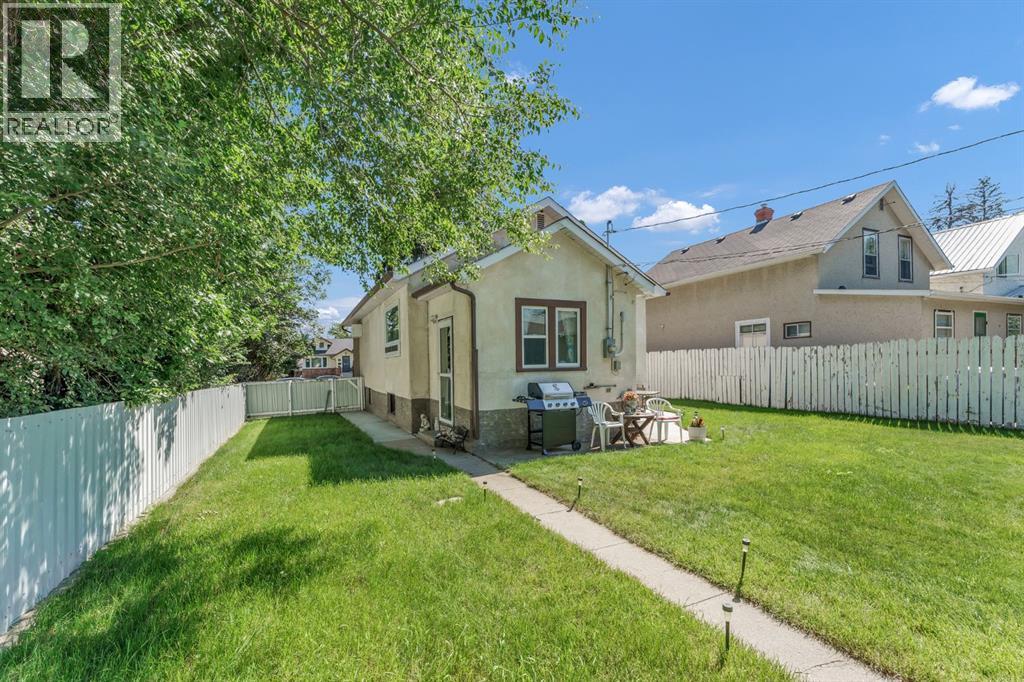 162 2 Street NE - 41