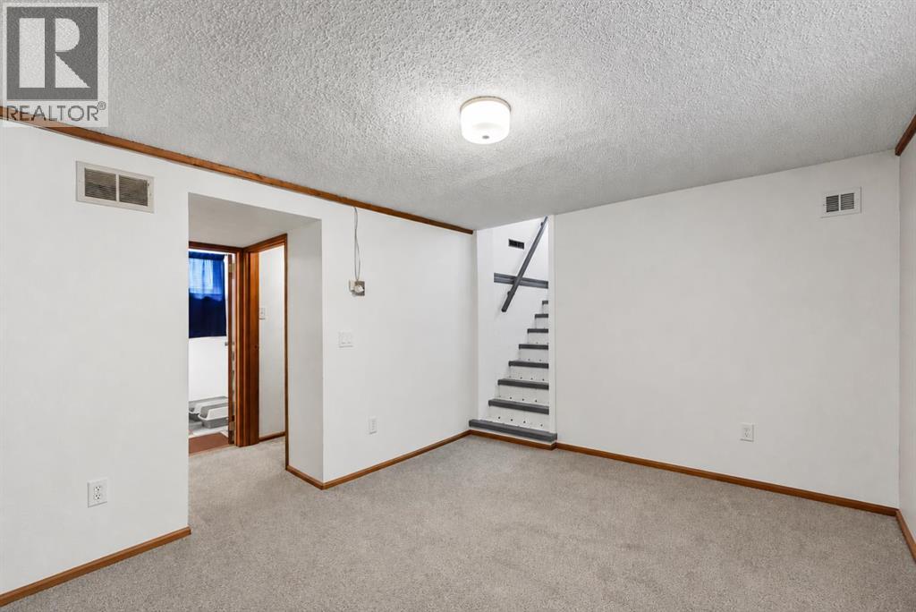 162 2 Street NE - 24