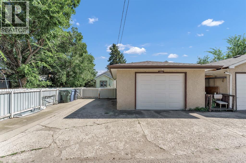 162 2 Street NE - 47