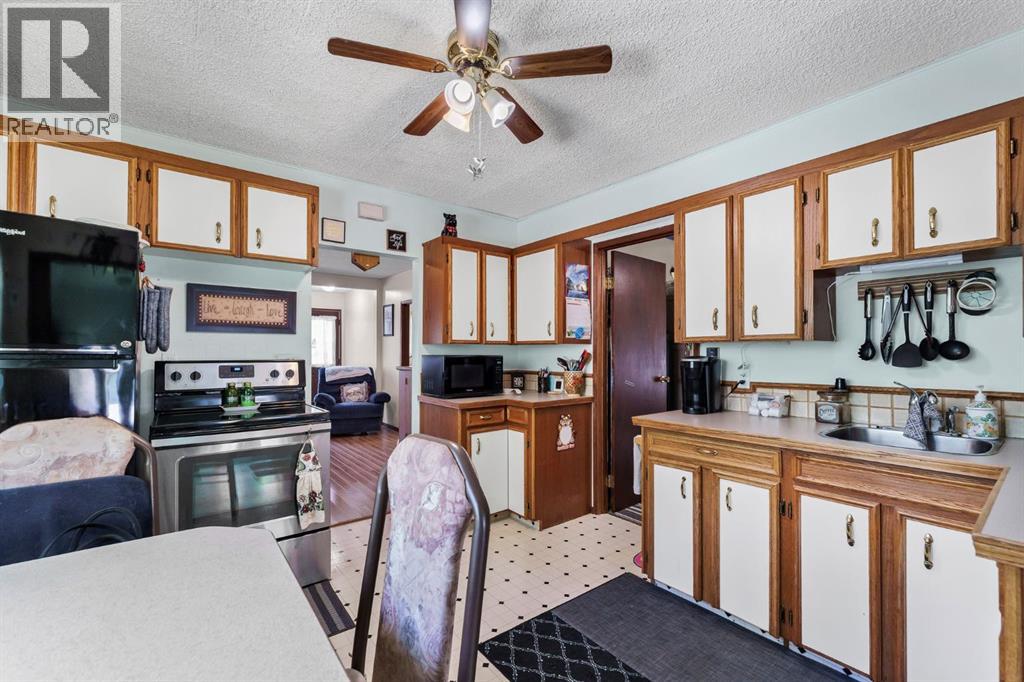 162 2 Street NE - Image 14