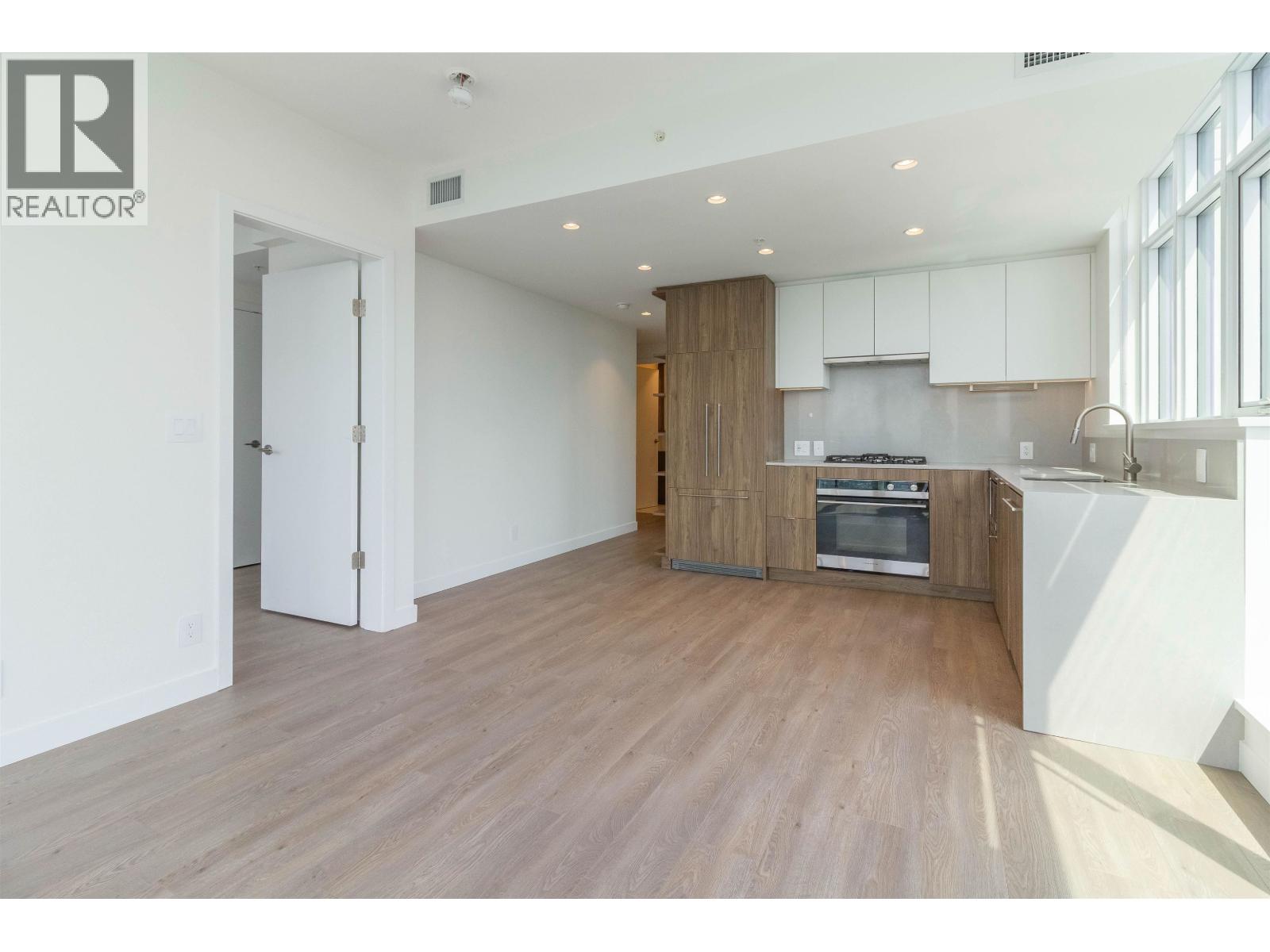 2 Bed, 2 Bath House for Sale in Coquitlam – 2002 505 NELSON STREET, Coquitlam – MLS# R3128184 - Image 10