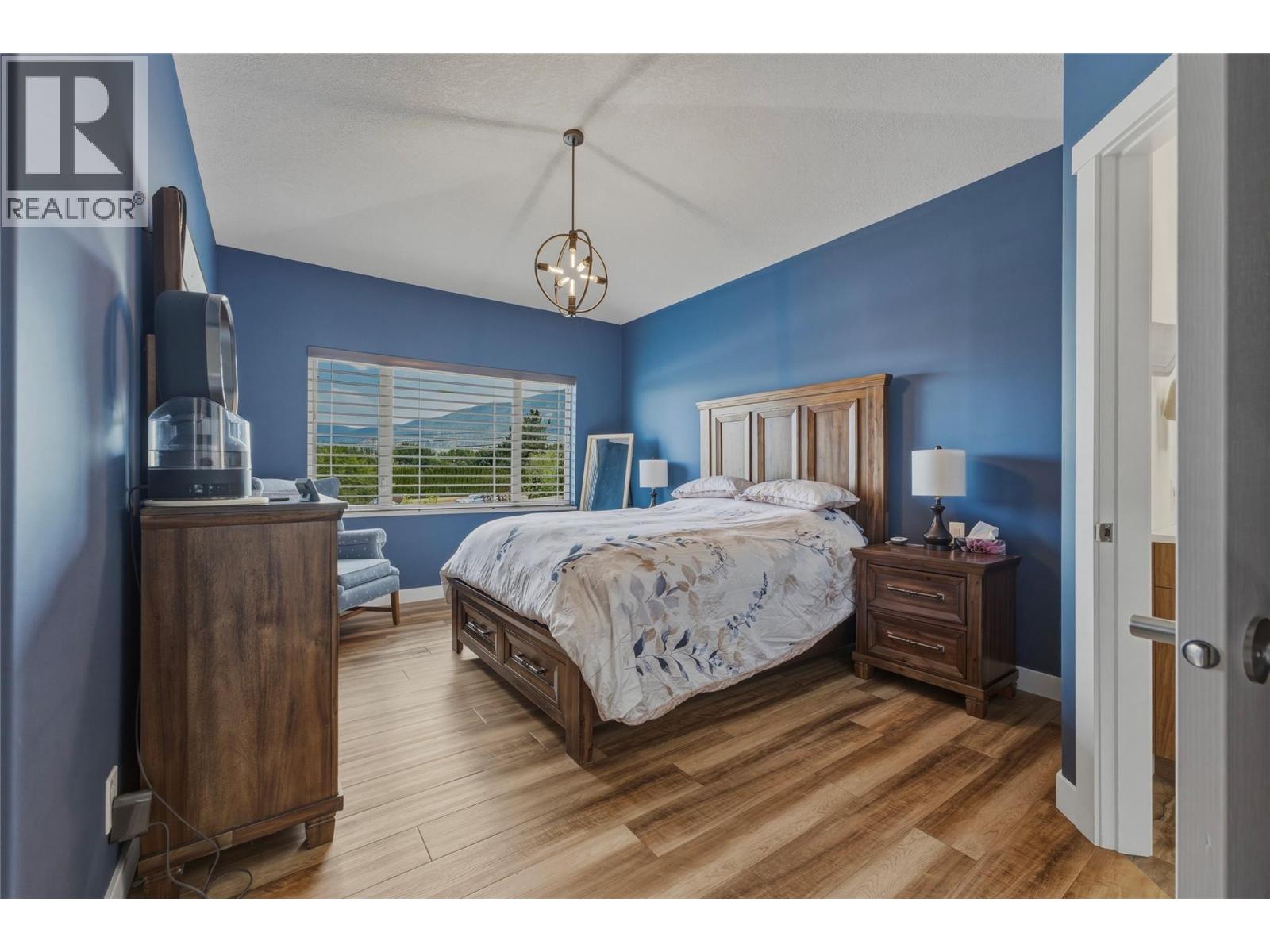 #11 124 Sarsons Road - 16