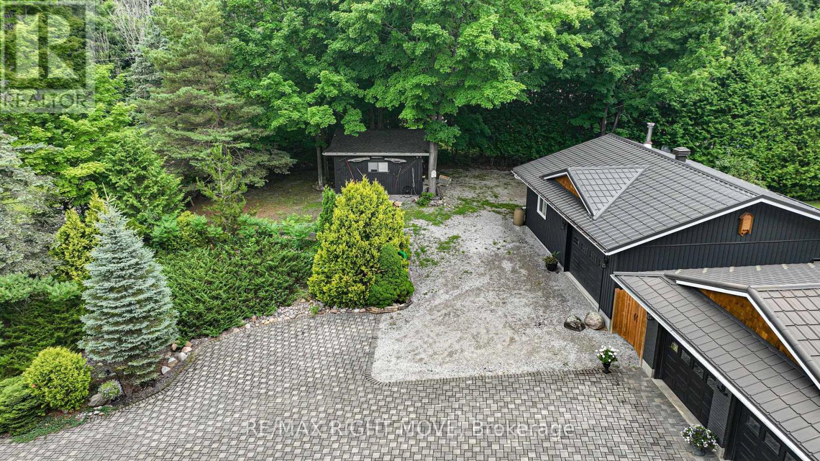 1220 BIRCHCLIFFE CRESCENT - 24