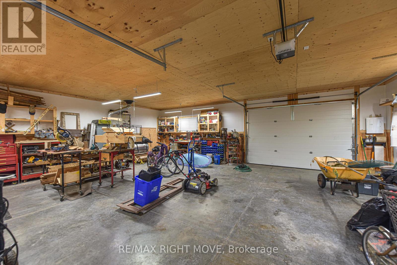 1220 BIRCHCLIFFE CRESCENT - 43