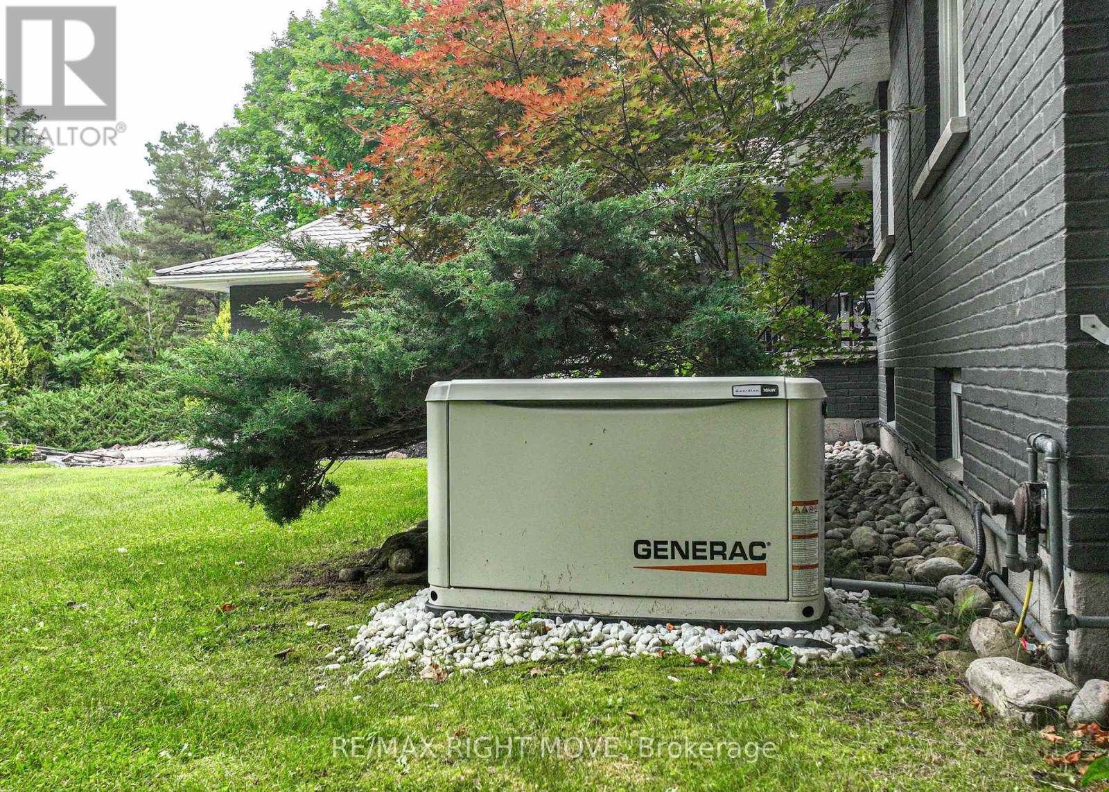 1220 BIRCHCLIFFE CRESCENT - 44