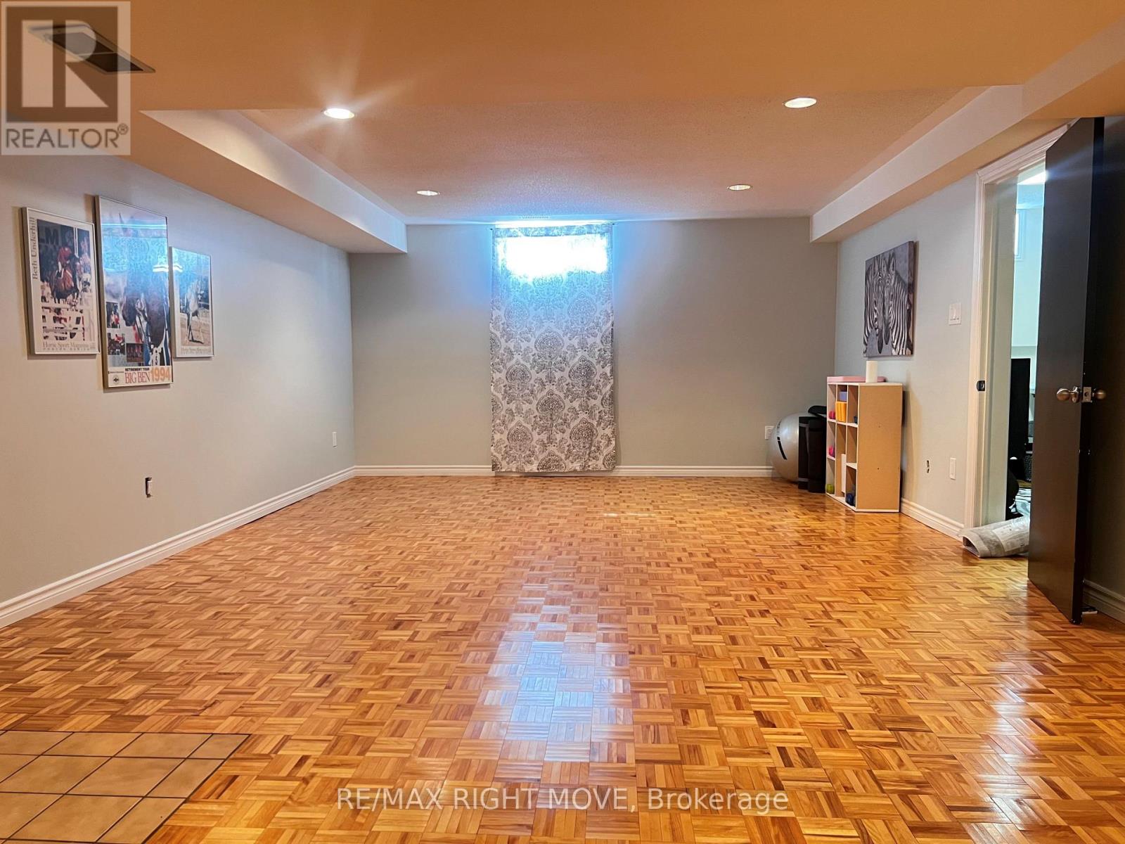 1220 BIRCHCLIFFE CRESCENT - 21