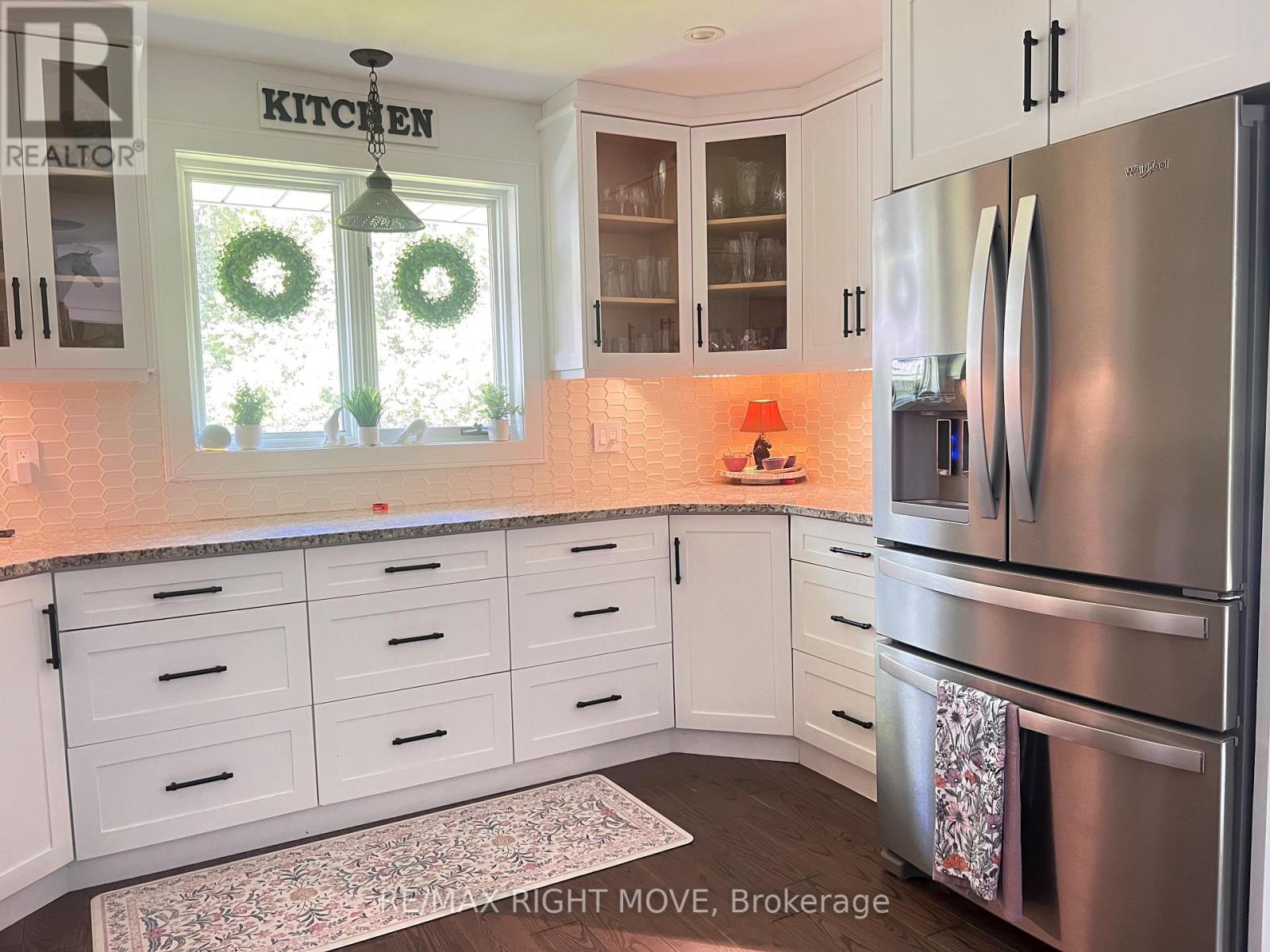 1220 BIRCHCLIFFE CRESCENT - 8