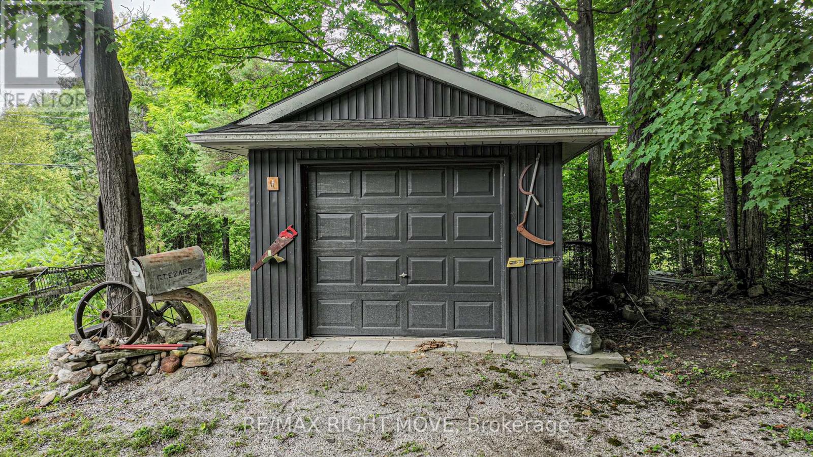 1220 BIRCHCLIFFE CRESCENT - 26